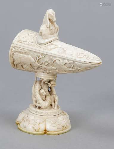 Vase à couvercle en ivoire, Allemagne, vers 1750. Base en qu...
