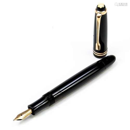 Stylo-plume à piston Montblanc, milieu du 20e siècle, n° 242...