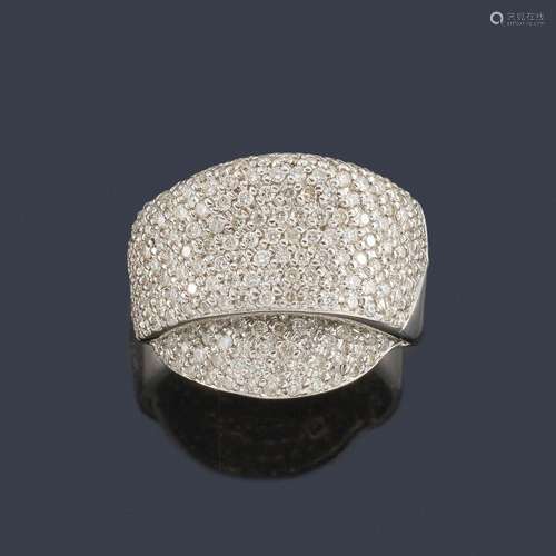 Ring with two poised arms with diamond pavé of app…