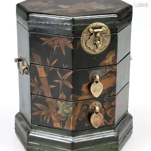 Boîte à bijoux octogonale, Chine, XXe siècle, bois laqué, fe...