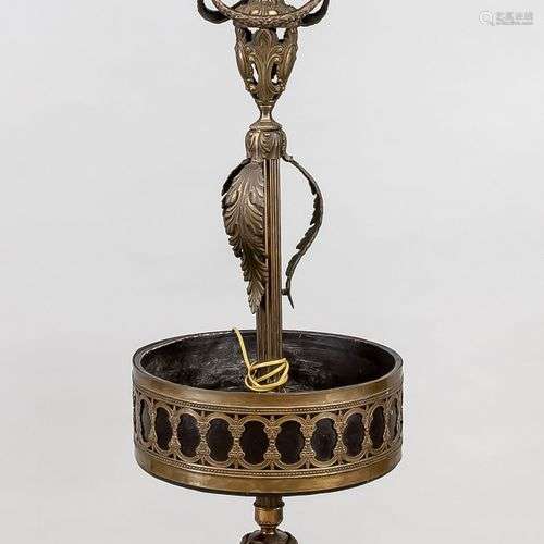 Grand lampadaire historié, fin du XIXe siècle, en bronze/lai...