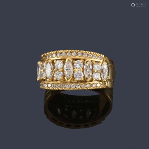 Ring with bands of brilliant-cut diamonds and marq…