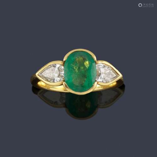 Ring with central oval-cut emerald of approx. 1.60…