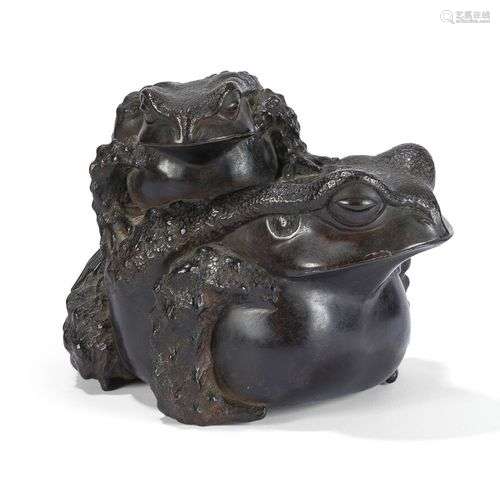 GROUPE EN BRONZE Japon, circa 1900. Représentant un crapaud ...