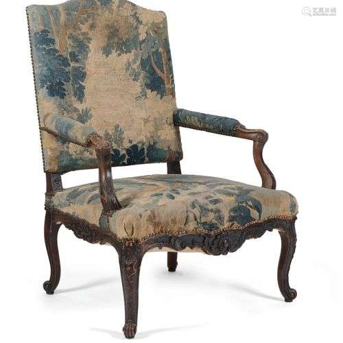 FAUTEUIL EN BOIS TEINTE A DOSSIER PLAT décor de feuillages e...