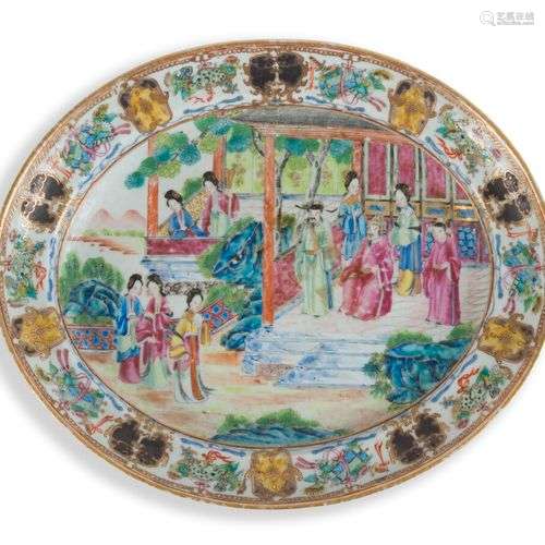 PLAT EN PORCELAINE DE CANTON Chine, XIXème siècle. Ovale, à ...