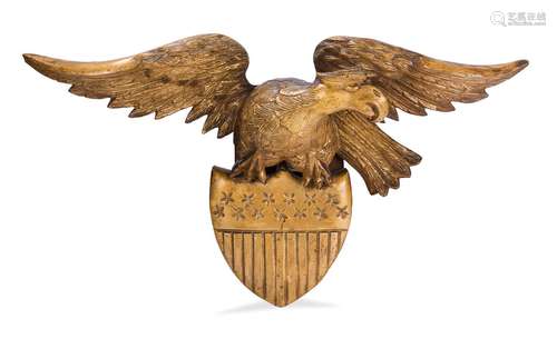 AIGLE AUX AILES DEPLOYEES EN BOIS SCULPTE ET DORE symbolisan...