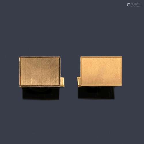 Rectangular design cufflinks in 18K gloss and matt…