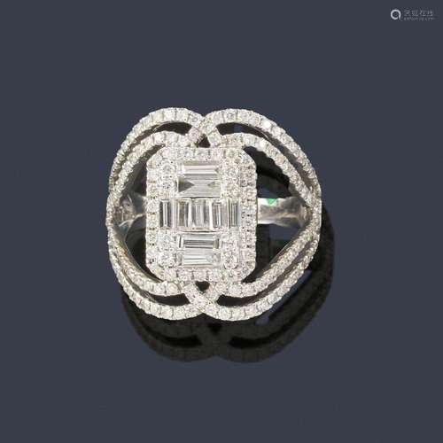 Ring with baguette-cut diamonds and brilliants of …