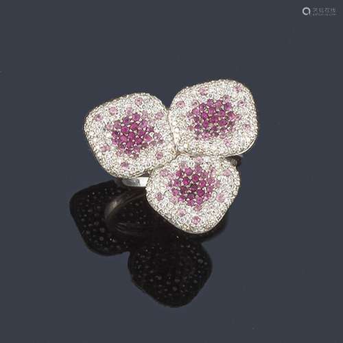 Ring with floral motif with pink sapphire pavé in …