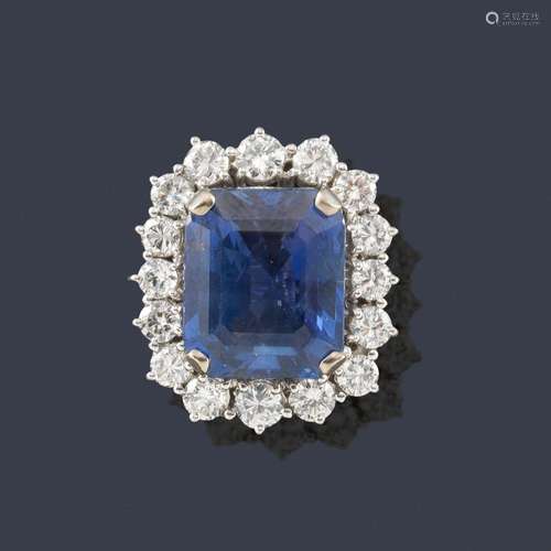 Ring with tanzanite approx. 9.24 ct and diamond bo…