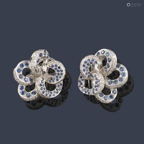 Earrings with loop design with diamonds of approx.…