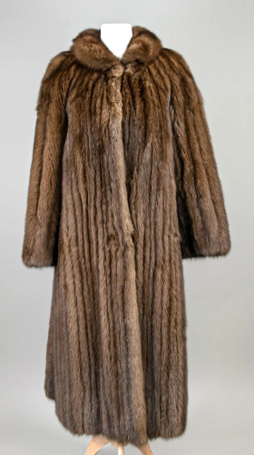 Ladies sable coat, no name or