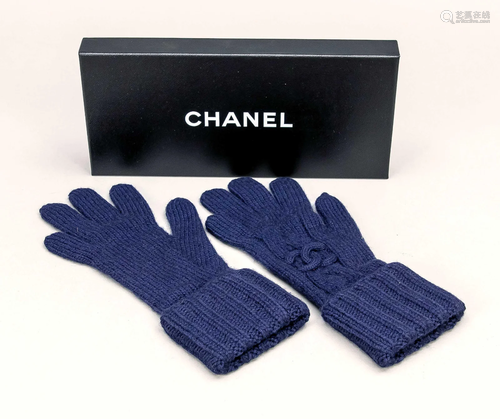 Chanel, ladies knitted gloves