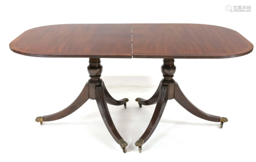 English dining table, 20th cen