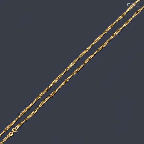 Long chain with double band of Venetian links in 1…