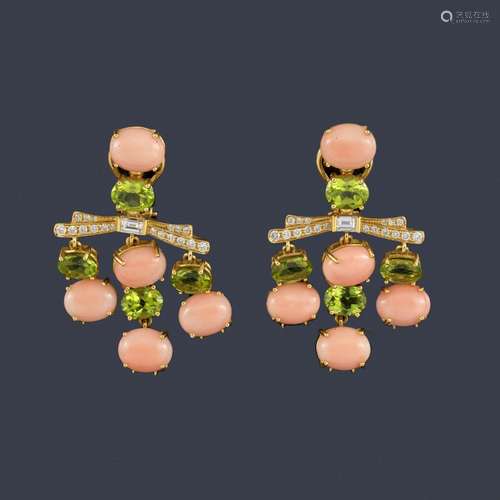 Chandelier style earrings with pink coral cabochon…