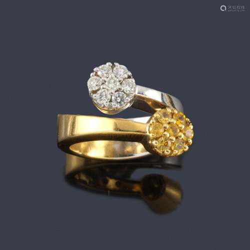 Ring with poised arms with a rosette finish with d…