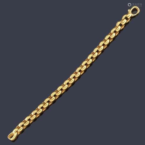 Chain link bracelet made of 18K yellow gold.…