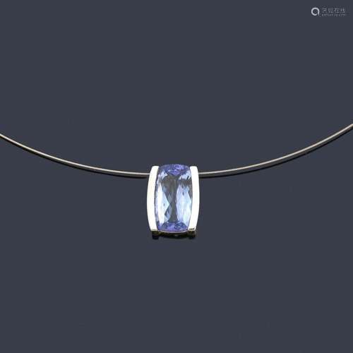 Pendant with a tanzanite of approx. 3.50 ct with 1…