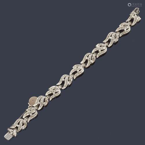 Repeating openwork link bracelet set with brillian…