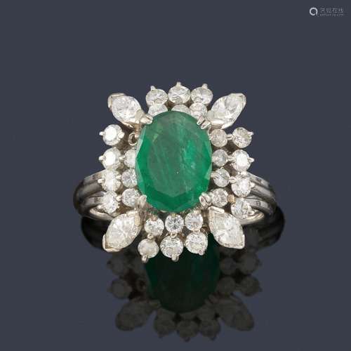 Ring with central emerald of approx. 1.50 ct with …