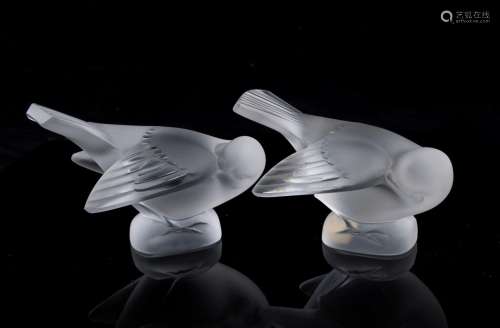 LALIQUE pair of French frosted glass bird statues, 9cm high,...