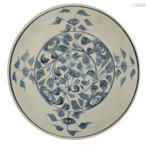 An antique Chinese blue and white serving bowl, Ming Dynasty...