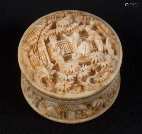 An antique Chinese carved ivory pill box with screw lid, Qin...