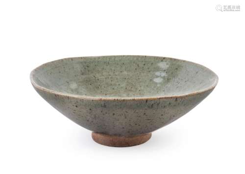 A Vietnamese celadon pottery bowl, 16th/17th century, 8cm hi...