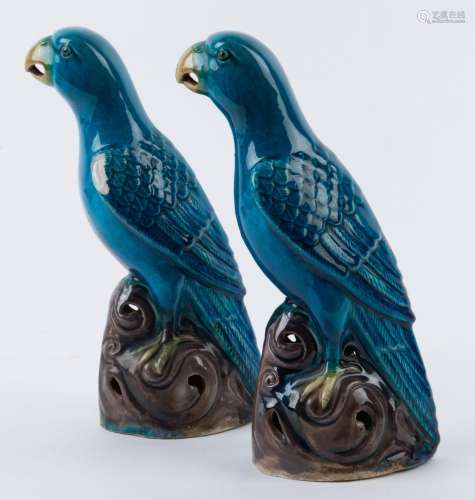 A pair of Chinese ceramic bird statues, 20th century, 25cm h...