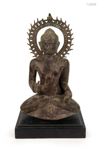 An antique cast bronze Buddha statue, 19th/20th century, on ...