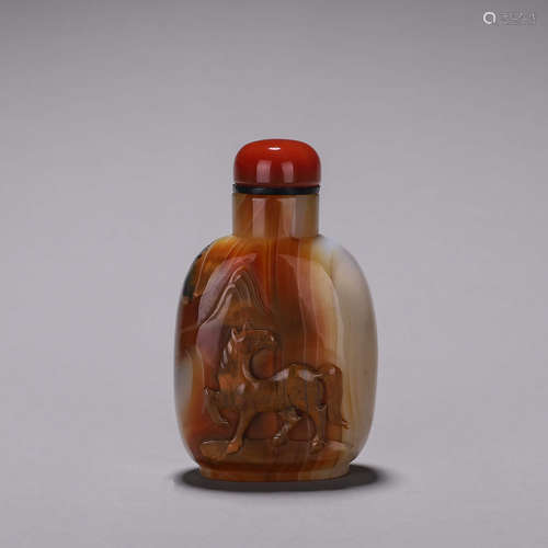 A horse patterned agate snuff bottle