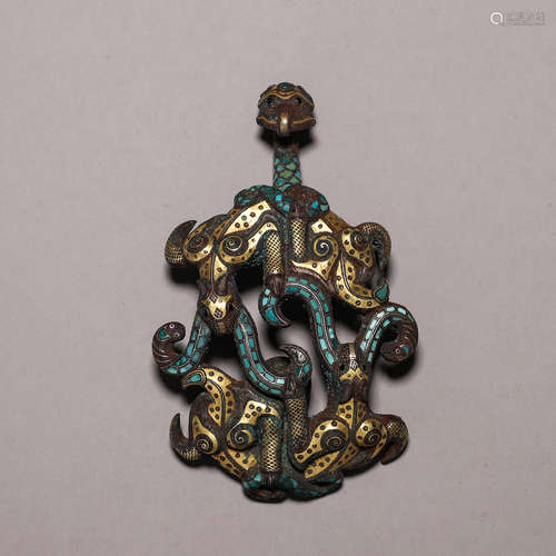 A turquoise-inlaid bronze hook