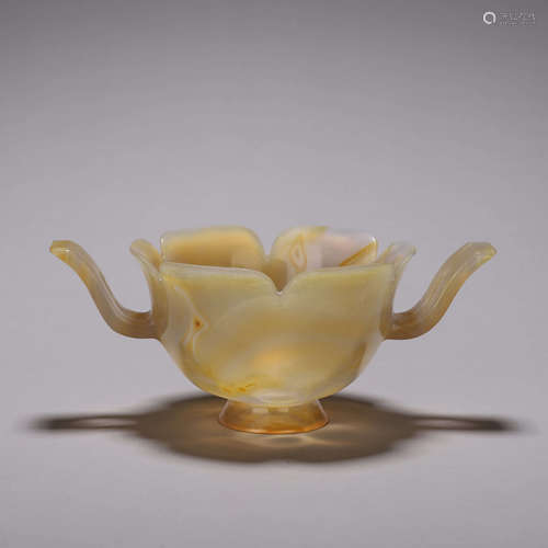 A double-eared agate cup