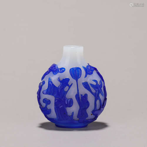 A figure patterned glass snuff bottle