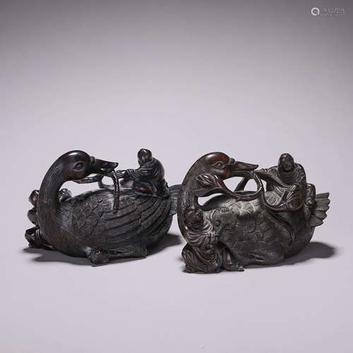 A pair of red sandalwood goose ornaments