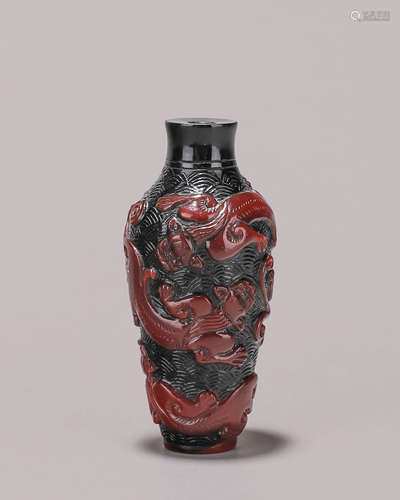 A chi dragon patterned glass snuff bottle