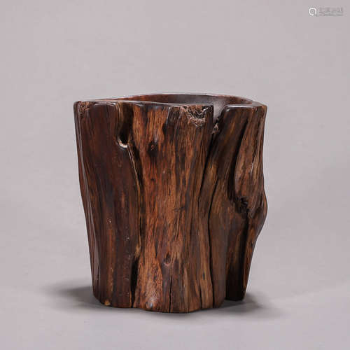 A fragrant rosewood brush pot