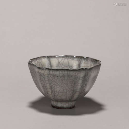 A guan kiln glazed porcelain cup