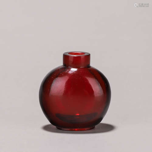 A glass snuff bottle