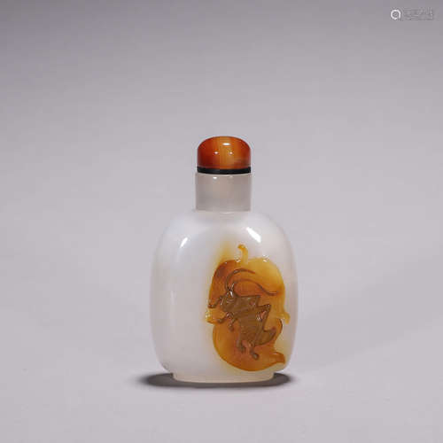 An agate snuff bottle