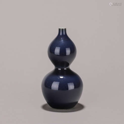 A deep blue glazed porcelain gourd-shaped vase