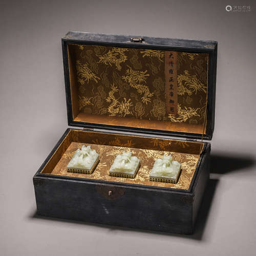 A set of Hetian jade dragon seals