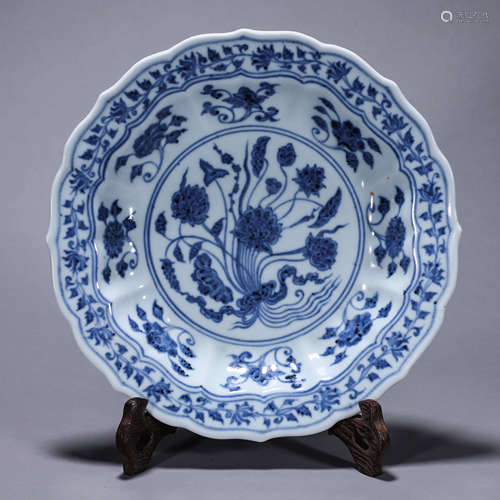 A blue and white lotus porcelain plate