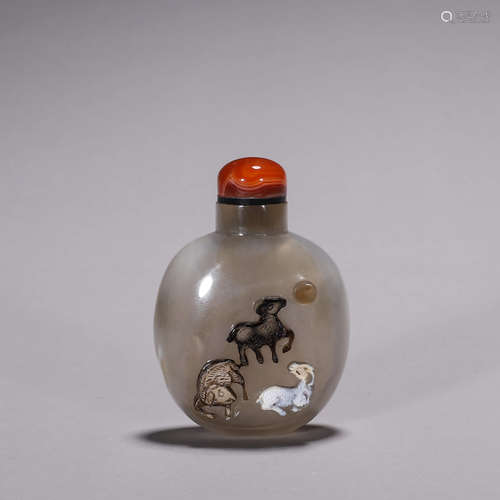 A goat patterned agate snuff bottle