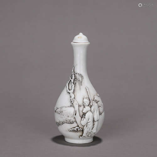 A figure porcelain snuff bottle