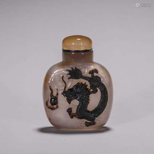 A dragon patterned agate snuff bottle