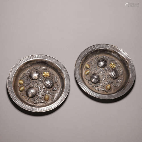 A pair of melon patterned gilding silver plates