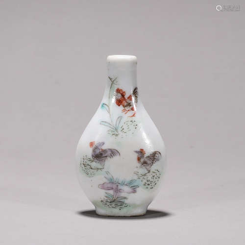 A rooster patterned glass snuff bottle